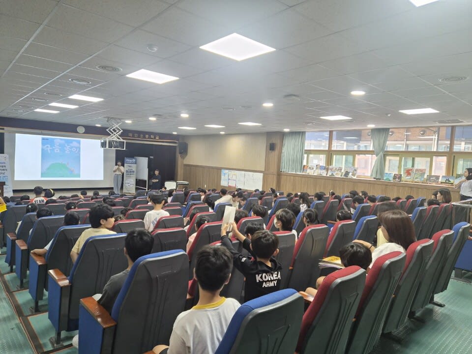 매안초, 아이들의 상상력을 날게 한 ‘구름놀이’ 한태희 작가와의 특별한 만남