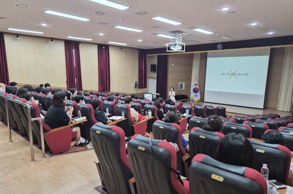 영암교육지원청, 급변하는 교육환경 속 교사 전문성 강화 추진 - 교육 | 코리아NEWS