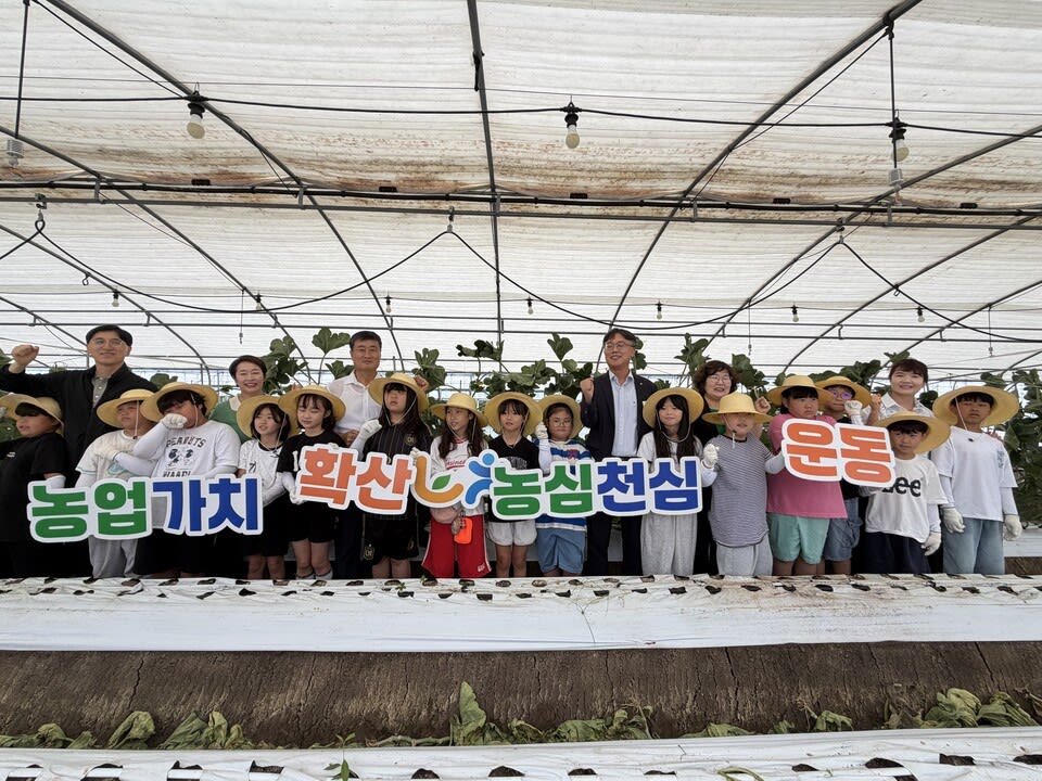곡성중앙초 학생들, 4개월간 멜론 키워 수확하고 케이크도 만들어 - 교육 | 코리아NEWS