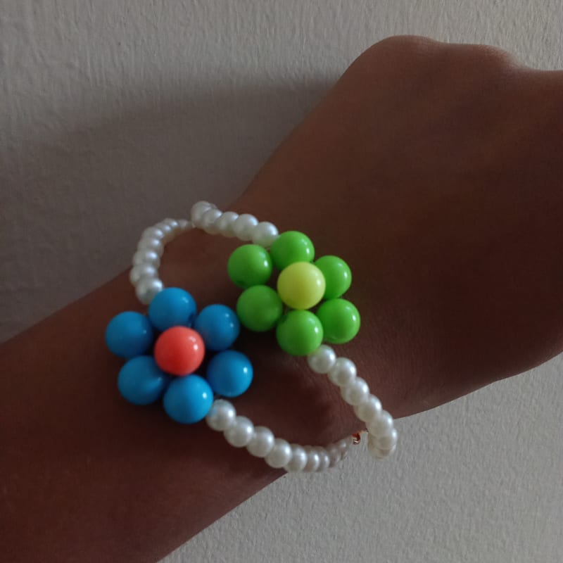 🌼 Floral Pearl Rakhi