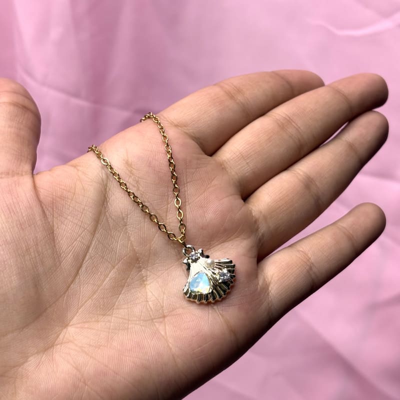 Shell necklace