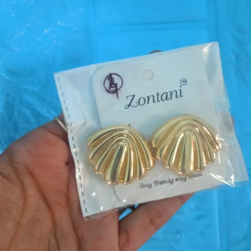 Shell earrings