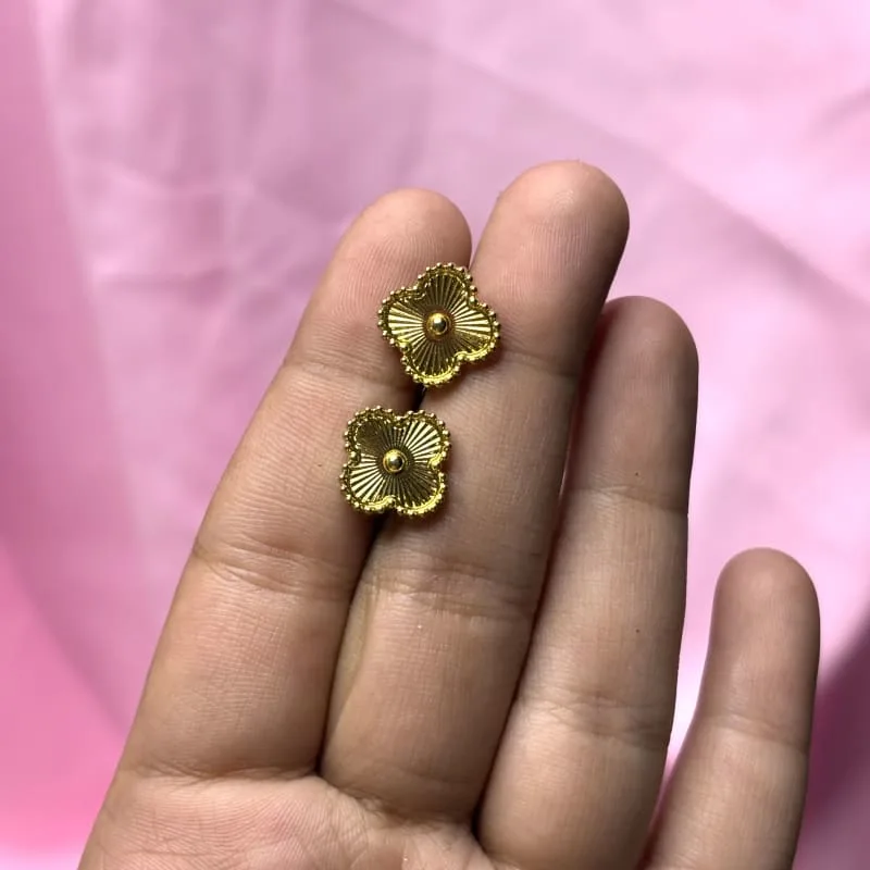 Gold clover studs