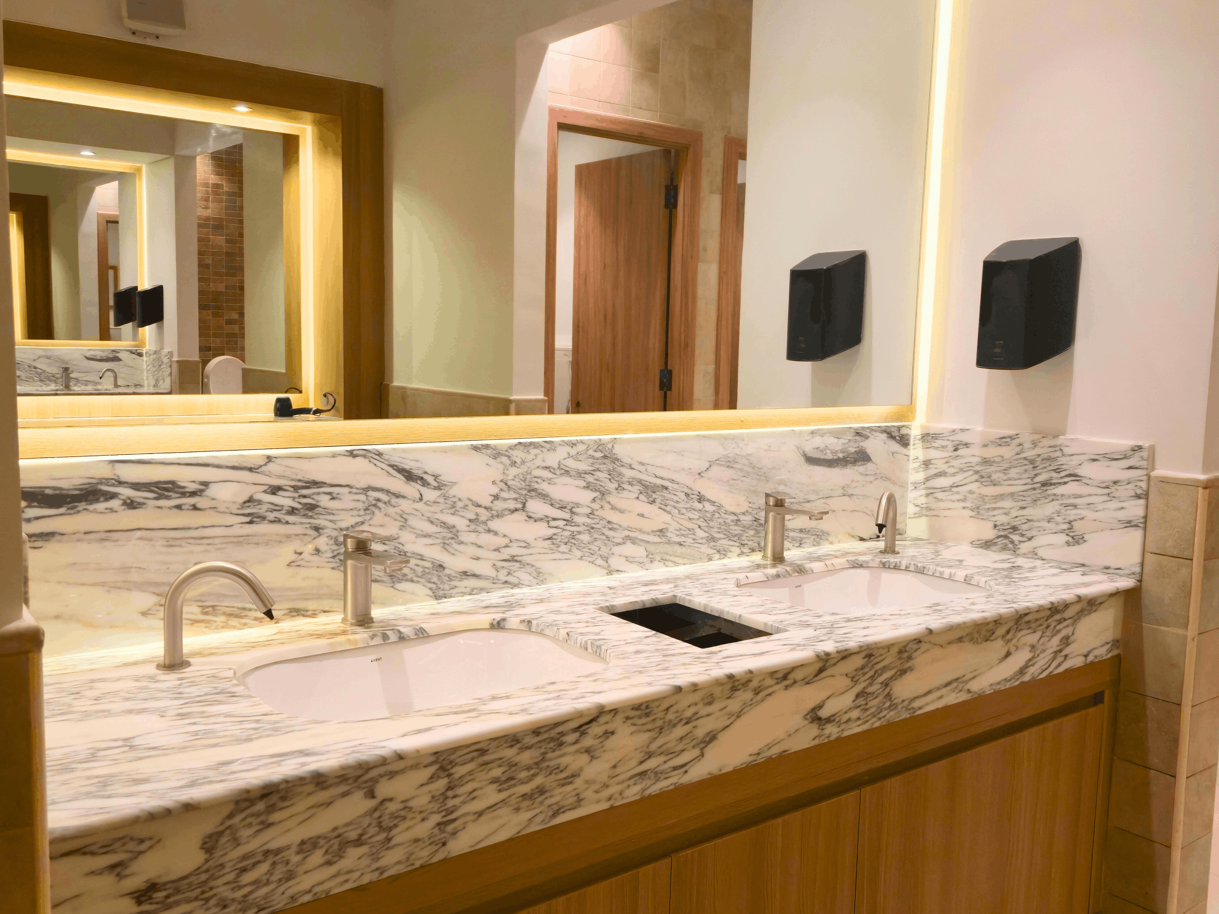 Office Fit-Out & Commercial Renovation