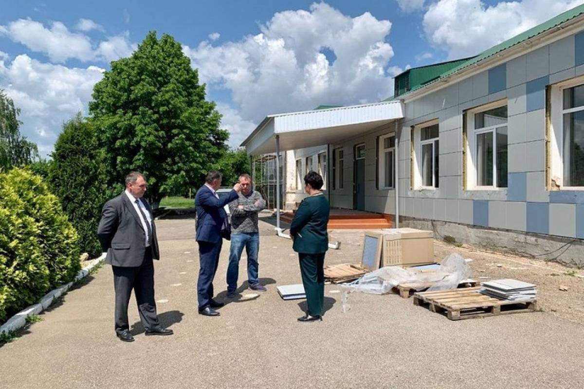 Село красногвардейское адыгея. Школа новая Адыгея. Село Красногвардейское Республика Адыгея спорткомплекс. Проект села Красногвардейского Адыгея. Роддом Красногвардейского района Республика Адыгея.