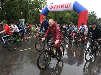 Около 2 тысяч человек в Адыгее приняли участие в велофестивале ко Дню России
