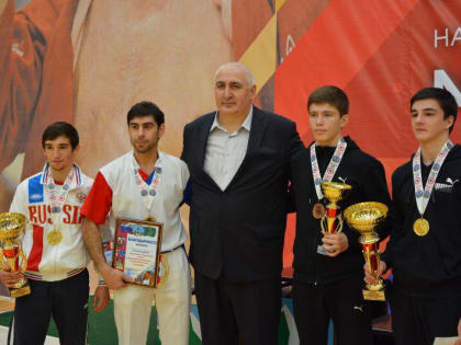 Депутат Госдумы от Адыгеи Мурат Хасанов поздравил спортсменов со Всероссийским днем самбо