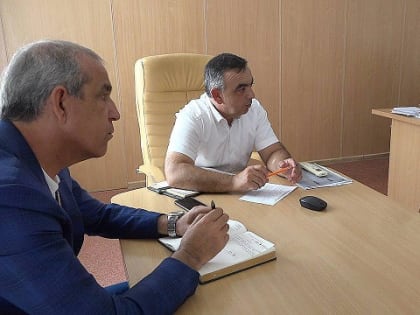 Сегодня глава района Рашид Аутлев вместе с депутатом Госсовета-Хасэ Республики Адыгея Муратом Кагазежевым провели прием граждан по личным вопросам