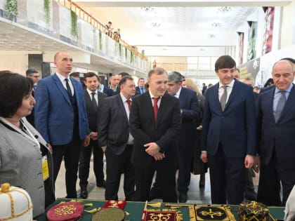 В Майкопе впервые прошла церемония передачи флага Всероссийского конкурса «Мастер года»