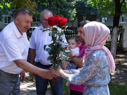 Депутаты Госсовета-Хасэ поздравили семьи репатриантов, где родились дети