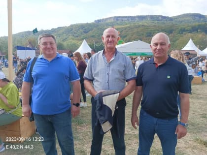 Фестиваль адыгейского сыра на Даховской поляне в самом разгаре! Программа  в этом году особенно насыщенная.