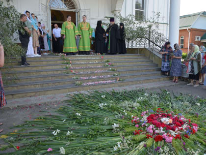 Богослужение в праздник Пятидесятницы
