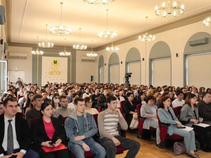 Глава Минздрава Адыгеи встретился со студентами Мединститута МГТУ