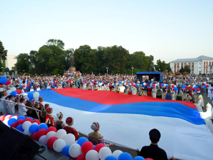 В Адыгее отпраздновали День государственного флага Российской Федерации