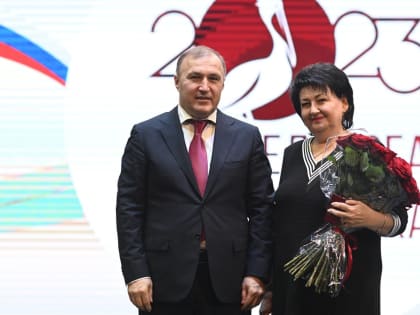 Преподавателям АГУ вручили государственные награды на торжественной церемонии закрытия Года педагога и наставника