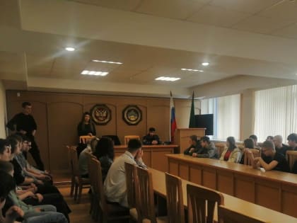 Студентам Майкопского гуманитарно-технического колледжа рассказали о опасности противоправного поведения