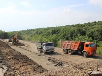 На Октябрьском водохранилище продолжается ремонт дамбы