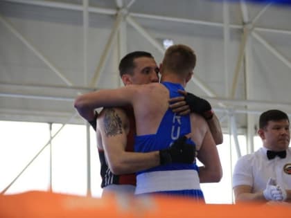 Спасатель из Адыгеи Денис Гундров выиграл золото на Кубке МЧС по боксу