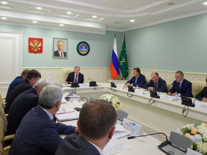 В Адыгее обсудили повышение зарплат медикам