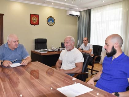 Депутат Государственной Думы ФС РФ от Адыгеи Мурат Хасанов  провел в нашем городе прием граждан.