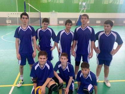 В физкультурно-оздоровительном комплексе «Хазрет Тлецери» сегодня состоялась товарищеская встреча волейболистов сборной команды города Адыгейска и команды ФОК «Нарт» Тахтамукайског