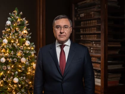 Глава Минобрнауки России Валерий Фальков поздравляет с наступающим Новым годом