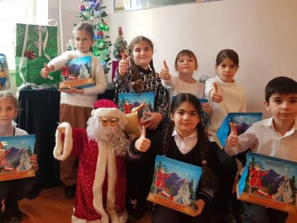 В Адыгее все учащиеся начальной школы получили сладкие подарки