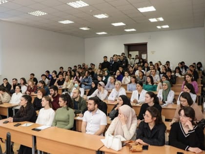 В Адыгее будущим медикам рассказали о перспективах работы в медучреждениях