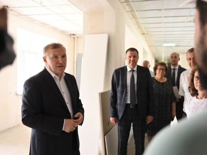 Мурат Кумпилов проинспектировал капремонт ОЦ в Даховской