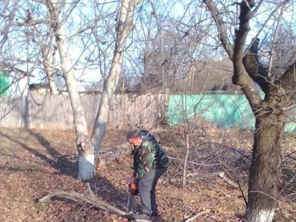 Продолжается уборка территорий.