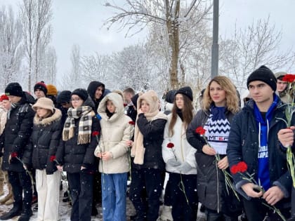 Молодогвардейцы Адыгеи почтили память воинов-афганцев на «Солдатском роднике» в Майкопе