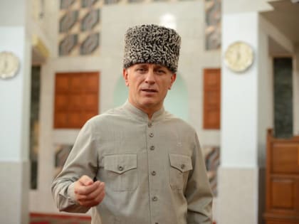 Глава Адыгеи поздравил муфтия Адыгеи и Краснодарского края с 55-летием