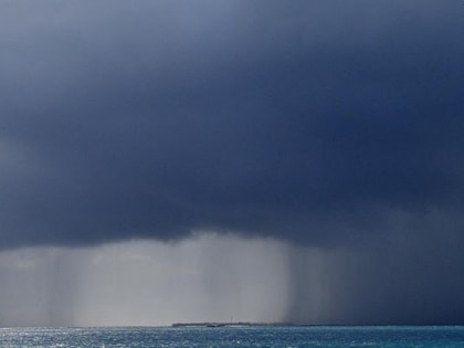 Власти: на Сочи надвигается новая волна грозового фронта