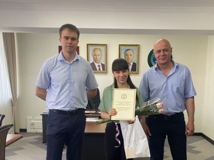 Парламент отметил наградами самых активных представителей молодого поколения