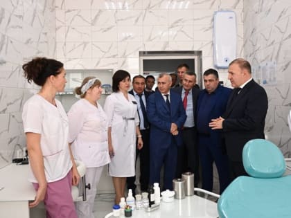 Мурат Кумпилов осмотрел новую амбулаторию в ауле Джиджихабль