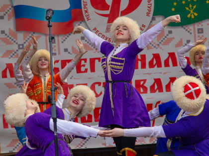 Фестиваль казачьей культуры в Адыгее объединил коллективы из 32 регионов страны