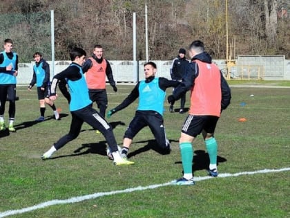 Майкопская «Дружба» возобновила тренировки на своей спортивной базе