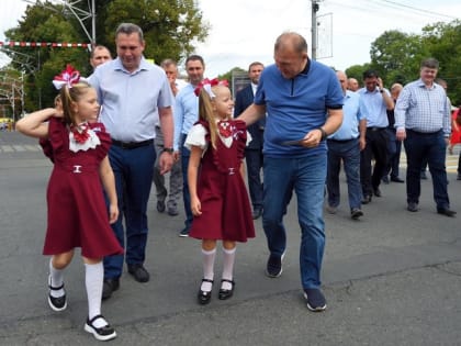 Мурат Кумпилов посетил праздничные мероприятия в Майкопе