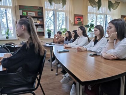 Ко Дню православной книги в Центральной городской библиотеке прошла встреча со старшеклассниками Майкопа