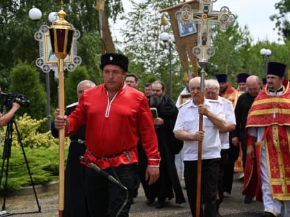 В храме в станице Дондуковской провели торжественное богослужение