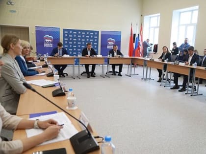 «Единая Россия» и Минпросвещения проработают вопрос включения в программу капремонта школ благоустройство территорий