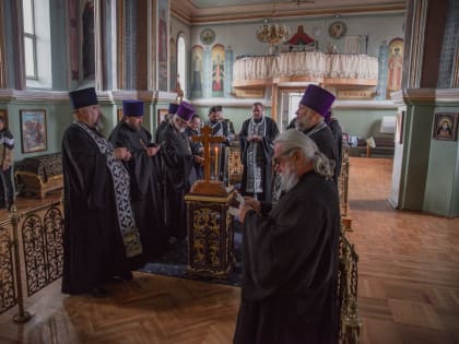 Богослужение в среду шестой седмицы Великого поста