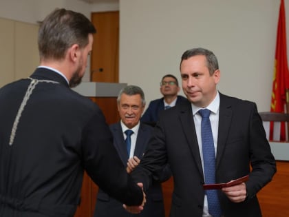 Членам Общественной палаты Майкопа седьмого созыва вручили удостоверения