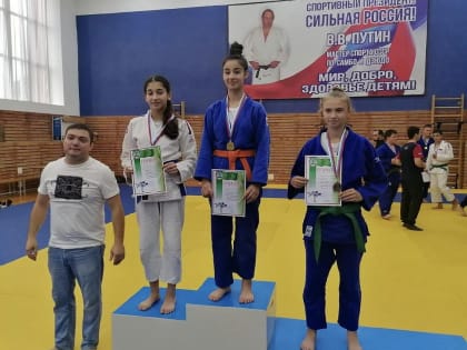 В самом начале сентября в Майкопе состоялось первенство Республики Адыгея среди юношей и девушек по дзюдо.