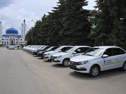 13 новых автомобилей закуплено для муниципальных поликлиник республики
