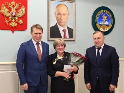 Глава Минздрава России вручил награды ведущим медикам Адыгеи