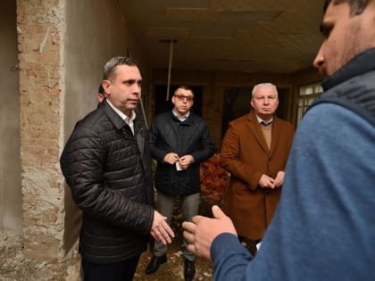 Геннадий Митрофанов проинспектировал ход ремонта городских школ