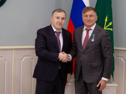 Глава Адыгеи провел рабочую встречу с руководителем детского центра «Орленок»