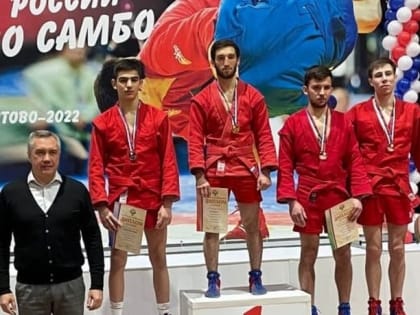 Борцы из Адыгеи завоевали серебро и бронзу первенства России по самбо среди юниоров