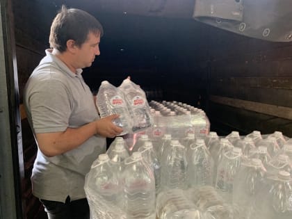 «Единая Россия» отправила из Адыгеи 10 тонн воды для военных на Донбассе